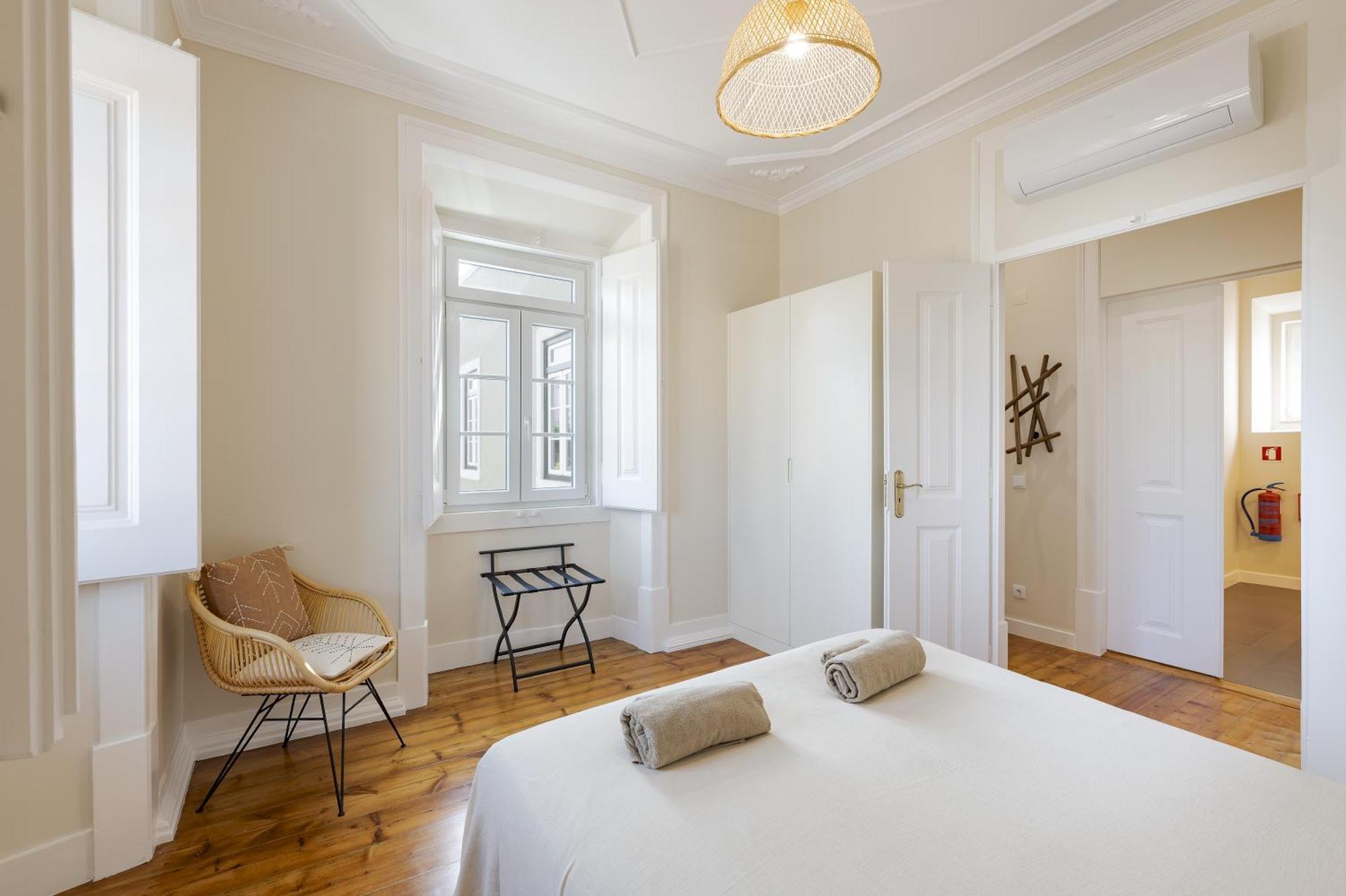 Santa Maria Rooms And Apartments Setubal Exterior photo